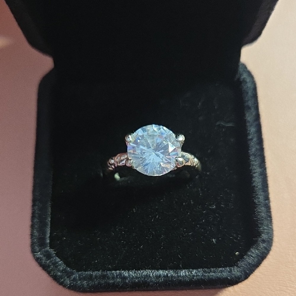 Elegant Silver Women's Ring